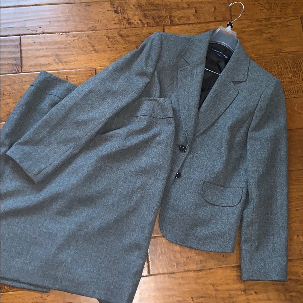 Evan Picone Women’s 12P jacket and skirt suit